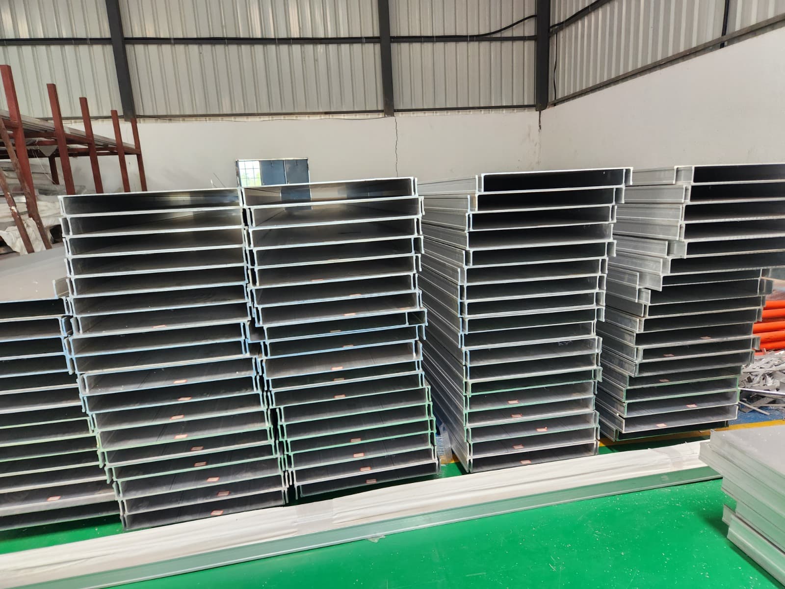 Stacked Precision Grade 6061-T6 Extrusion Profiles