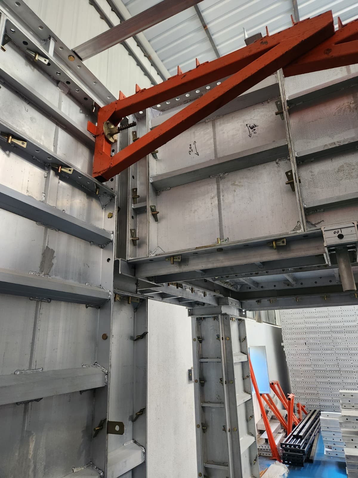 Qore Heavy Slab Anchoring Shoe and Climbing Guide Rail